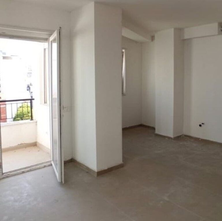 🏢 JEPET ME QIRA ZYRË – DONIKA CENTER, PRANË QENDRËS ✨