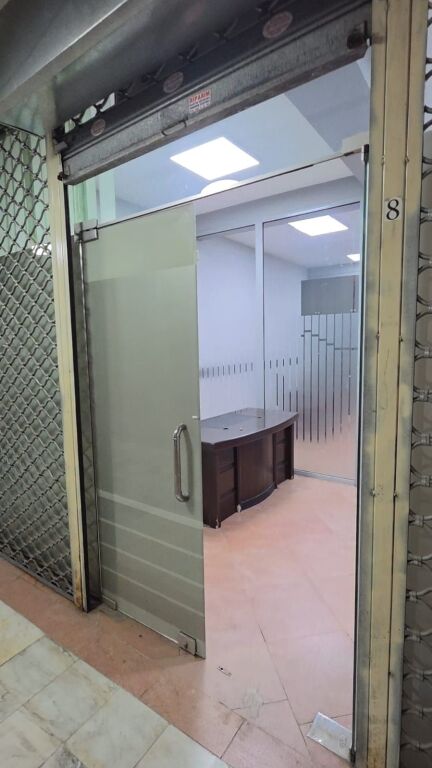 ZYRE ME QERA 50m2 - GJYKATA E TIRANES(ISH EKSPOZITA)