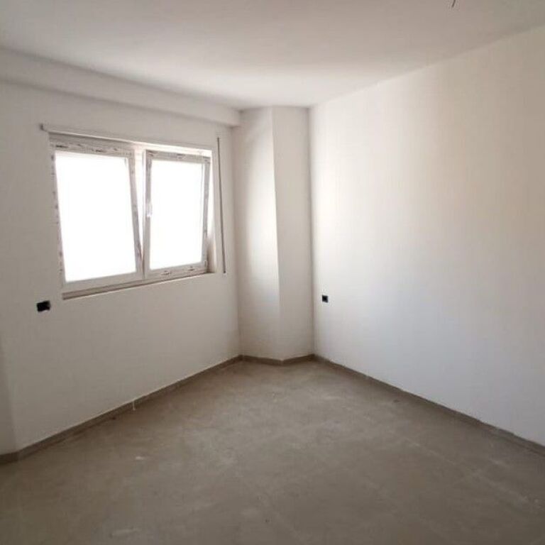 🏢 JEPET ME QIRA ZYRË – DONIKA CENTER, PRANË QENDRËS ✨