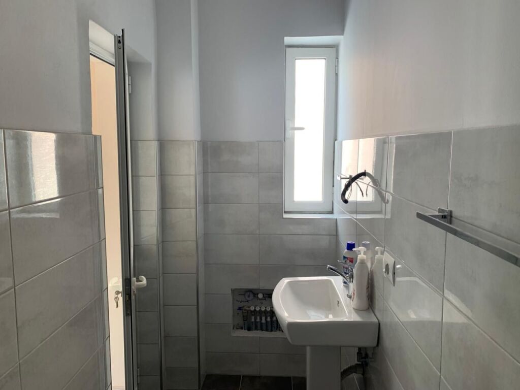 JEPET ZYRË ME QIRA – MYSLYM SHYRI, PRANË ISH-ADIDAS  ID 5421