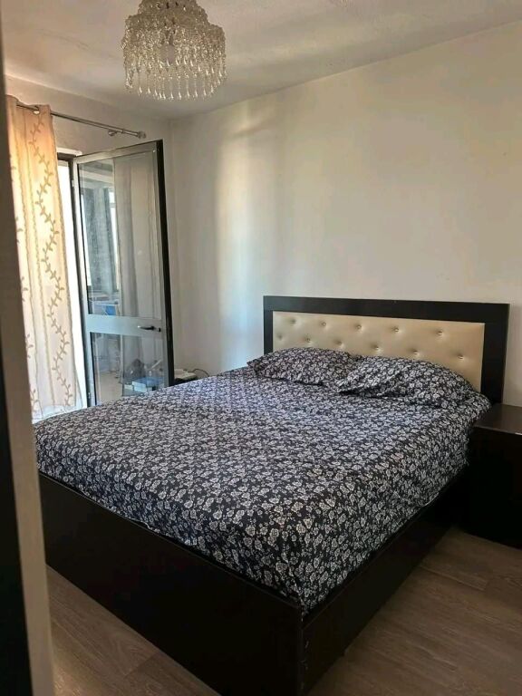Jepet apartament 2+1 me qira tek Rruga Fortuzi , prane Kryqezimit me Rrugen Mine Peza , Qender , Sheshi Skenderbej , Rruga e Durresit .