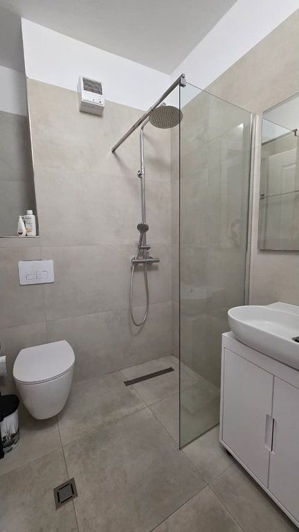 Affitto, Appartamento 2+1+2+Posto Auto, Selvia, Tirana.