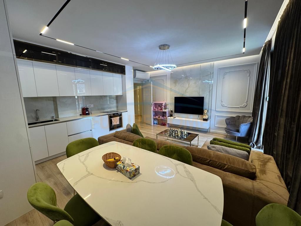 SHITET APARTAMENT 2+1+2 RRUGA E BARRIKADAVE