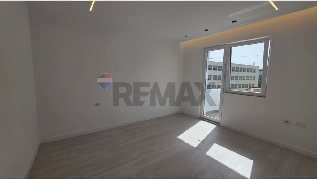 Apartament per shitje, Myslym Shyr