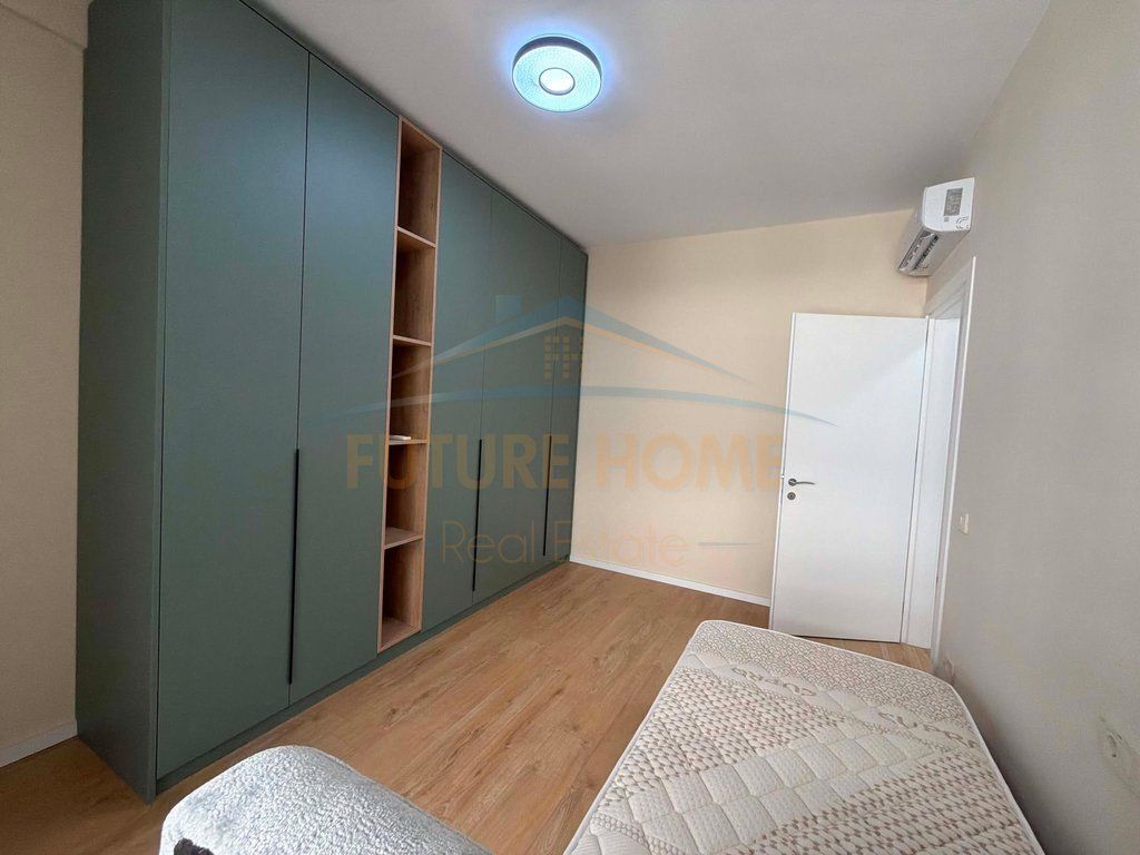 Jepet me qera Apartament 3+1+2 + Parkim, Golden Tower, Rruga Mine Peza