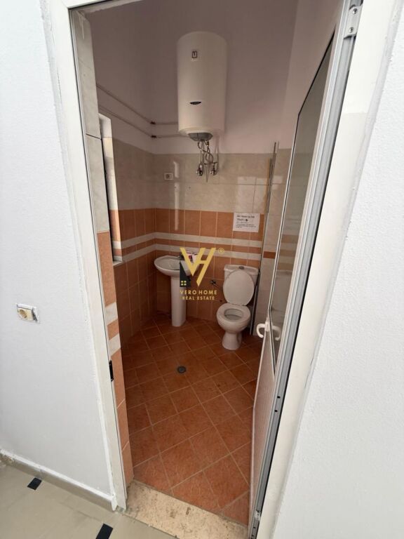 JEPET DYQAN 100 M2 ME QERA TE KODRA E DIELLIT 65.000 LEKE