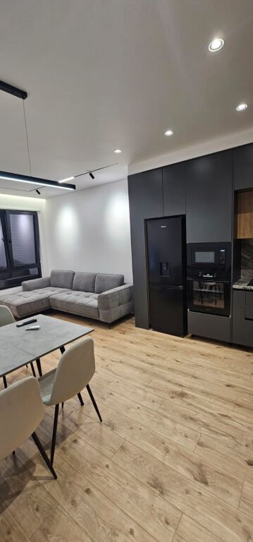 Affitto | Apartament 2 + 1 + 2 | Rruga 5 Maji | 600 €/mese