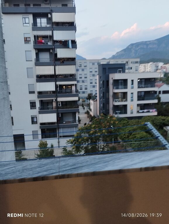 Jepet Me Qera Apartament 1+1+1 Ballkon