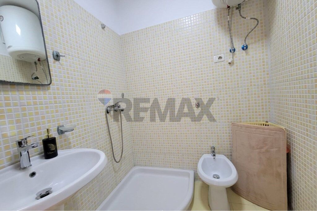 Apartament 3+1+2 per shitje prane Kristal Center