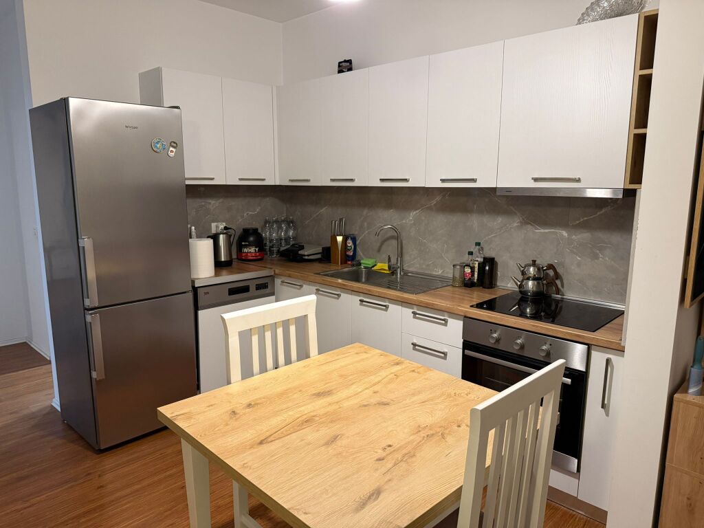 🏡 APPARTAMENTO 2+1+2 IN AFFITTO 📍 Fiori di Bosco💰 Prezzo: 90000 Lekë/Mese