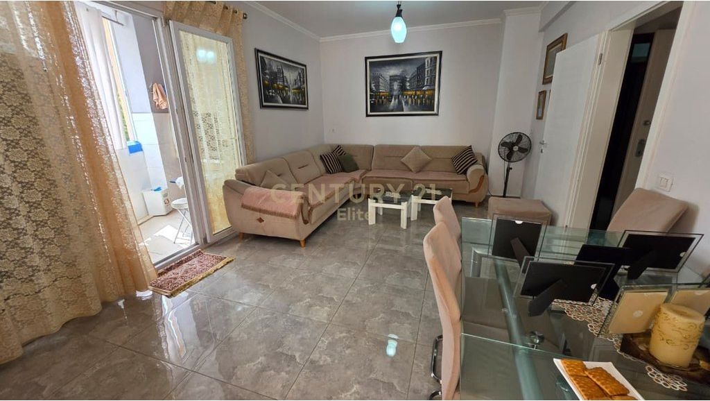 Apartament 1+1 per qira në zonen e Oxhakut, Karburant Elda ,Tiranë 540 € /Muaj 50,000 Lekë /Muaj
