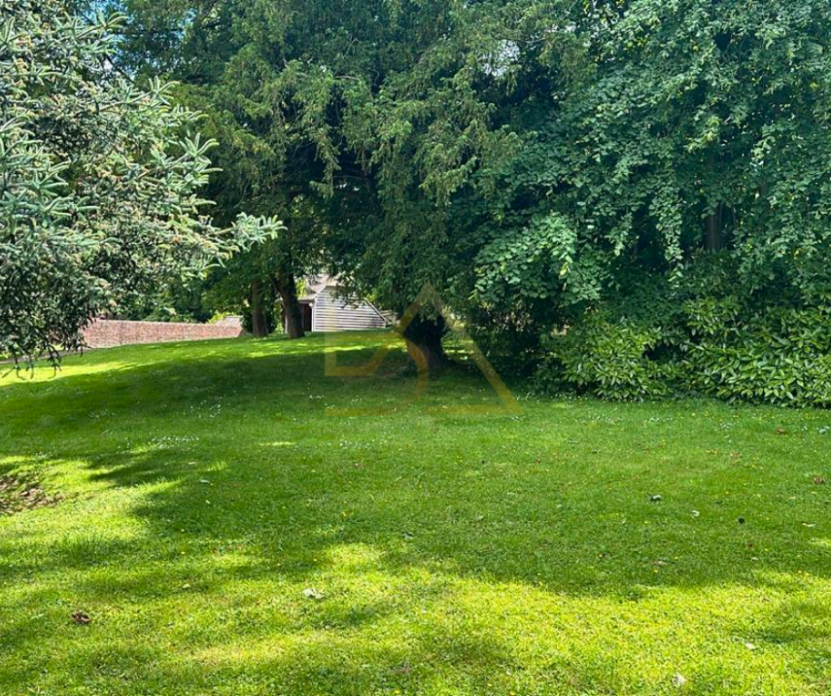 SHITET VILË REZIDENCIALE – WEIR COURTNEY, LINGFIELD, UK