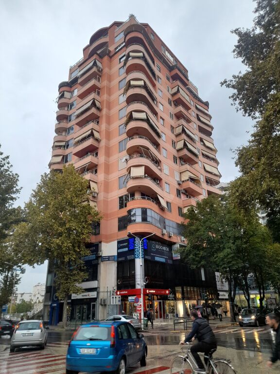Ufficio in affitto 40 metri 2 Direzione della polizia Tirana 50000 lek