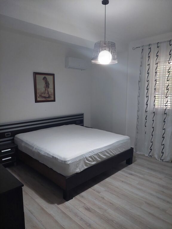Vile Me Qera 2+1 Tek Tregu Elektik (ID BV22693) Tirane