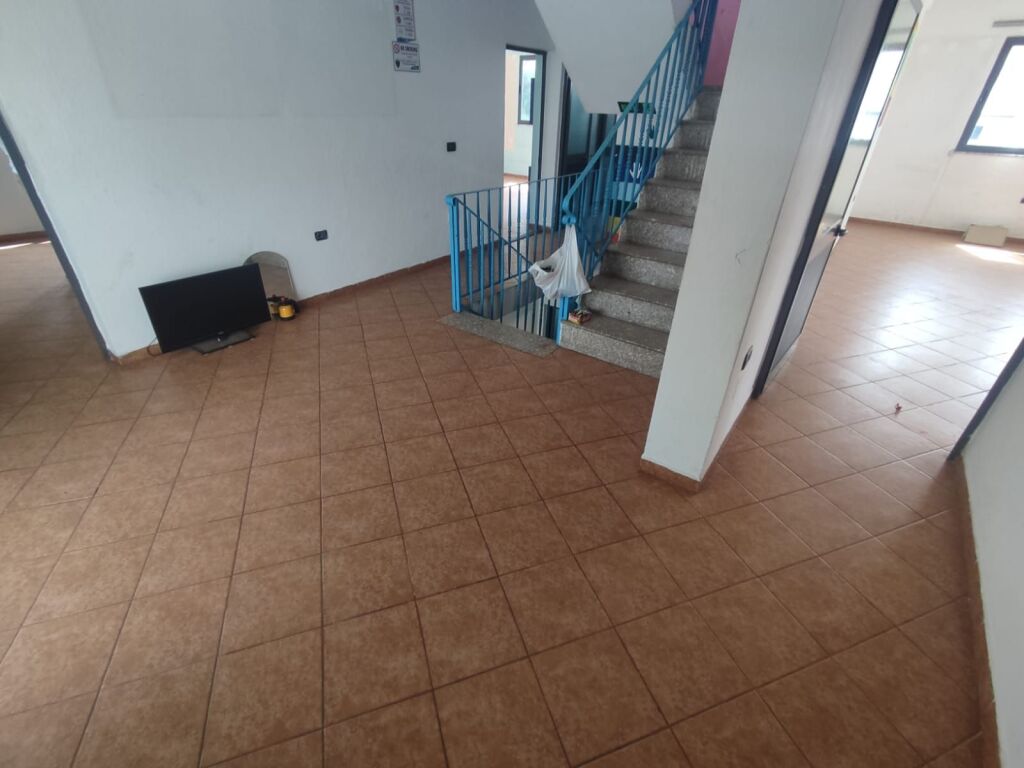 Affittasi villa su 4 piani in Via Elbasanit   ID 5415