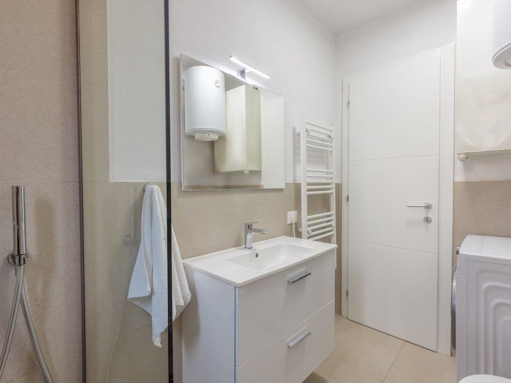 Shitet , Apartament 3+1, Rruga Mine Peza, Tiranë