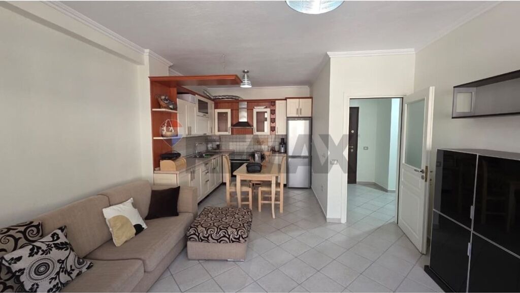 Apartament 2+1 per qira tek Komuna e Parisit