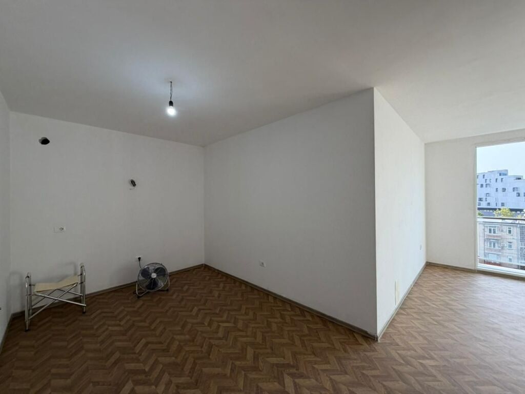 Apartament 1+1 per qira tek Farmacia 10.