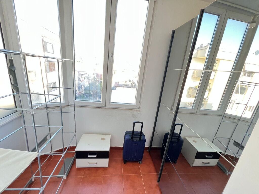 Appartamento 1+1+1 con balcone in affitto