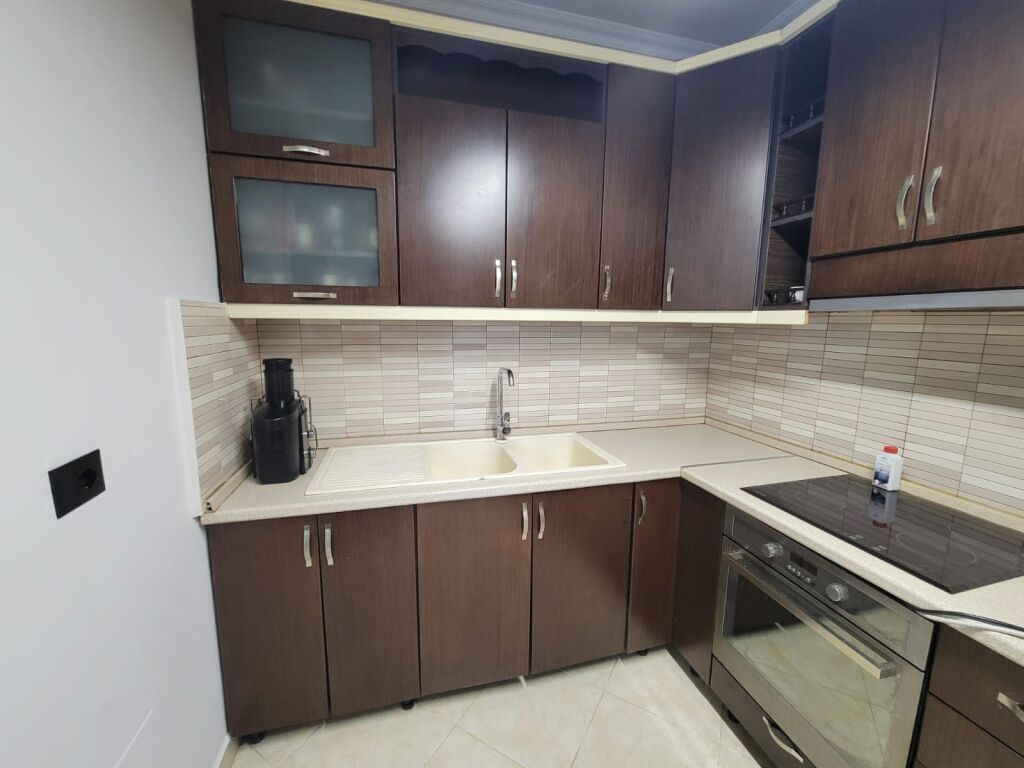 Super apartament 3+1 per shitje tek Kristal Center.
