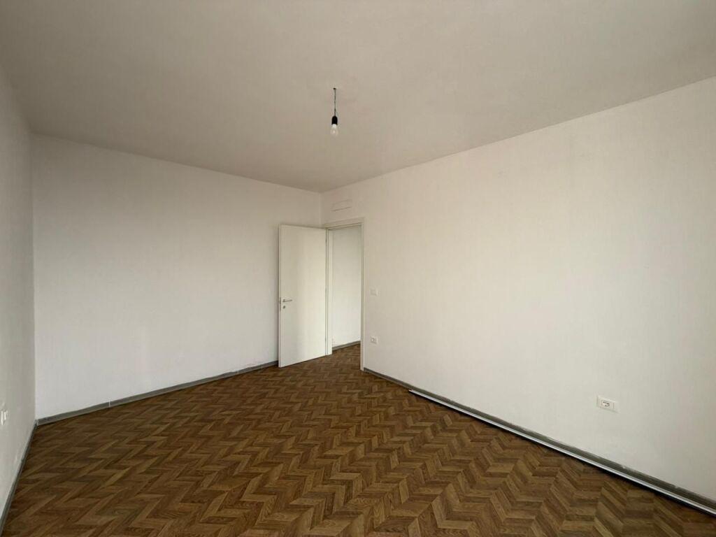 Apartament 1+1 per qira tek Farmacia 10.