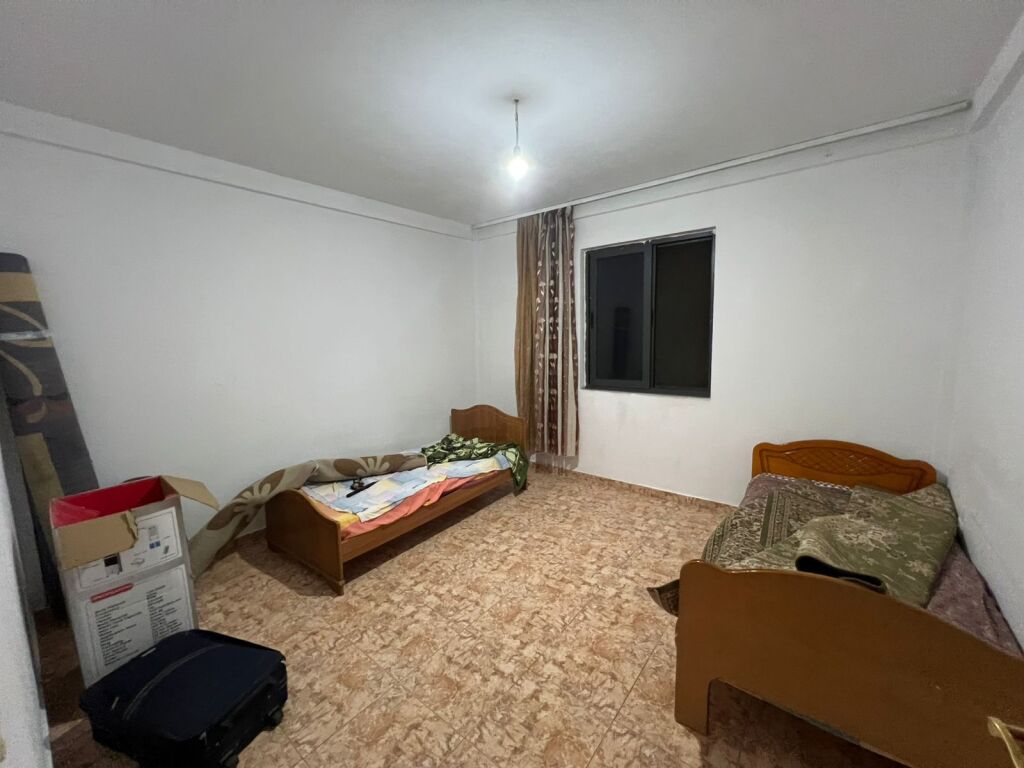 Nuovo Boulevard/Vicino all'Hotel Meridian, si affitta appartamento 3+1.