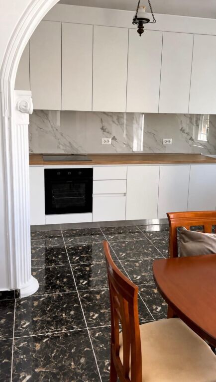 Jepet apartament 2+1 me qira tek Ish Tregu Elektrik , Rruga Todi Shkurti , Rruga Ali Demi .