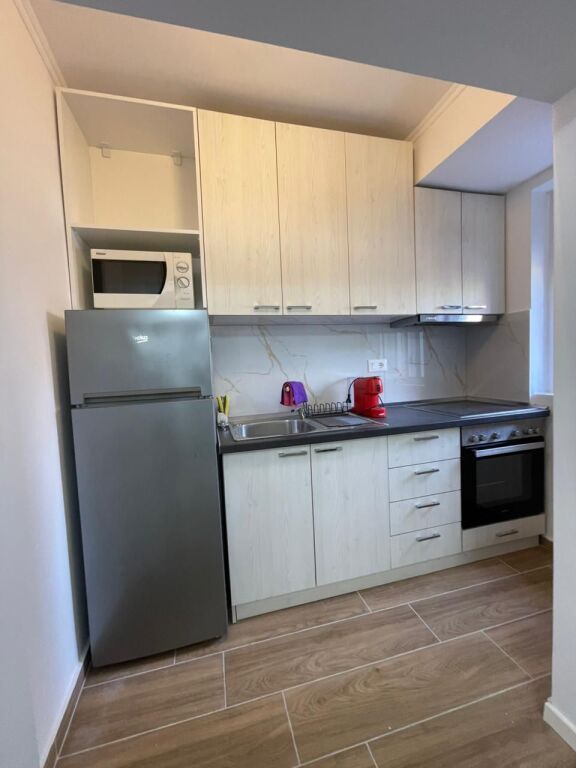 SHITET APARTAMENT 1+1 – RRUGA FERIT XHAJKO (ISH RESTORANT DURRËSI)