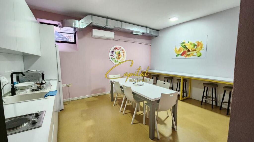 BUSINESS PREMISES FOR RENT 900 M2 FORMER BLOCK 1,500,000 LEKE