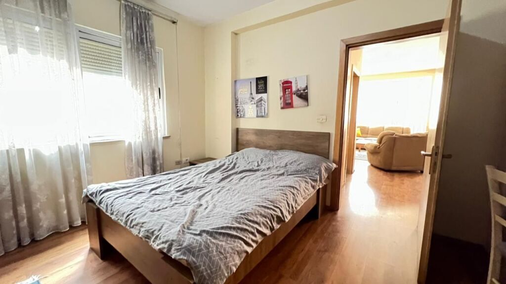 Apartament Duplex 3+1 me qira - Komuna e Parisit