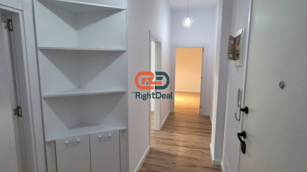 In Square 21 Complex, Space for Rent, Ideal for Offices or Clinics !!!