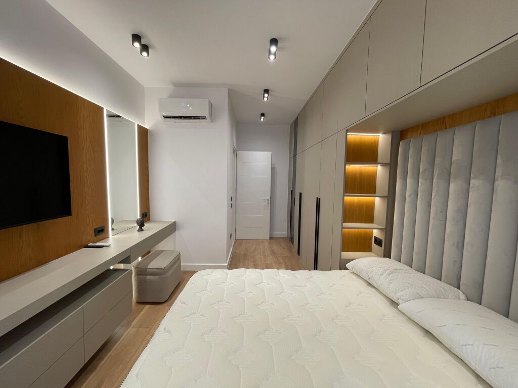 Affitto 2+1+2+Posto auto Residenza Erli, Porcelan