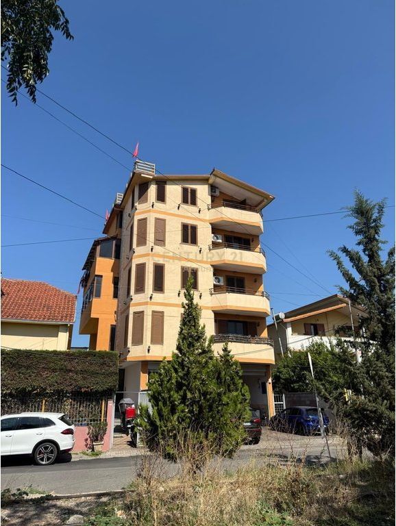 BUILDING FOR RENT IN LAPRRAKË – 13 APARTMENTS + 350 M² OPEN SPACE!!