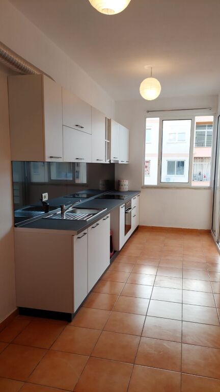 Jepet Apartament 2+1+2 me qera Astir, prane Kompleks Fratari  ID 5423