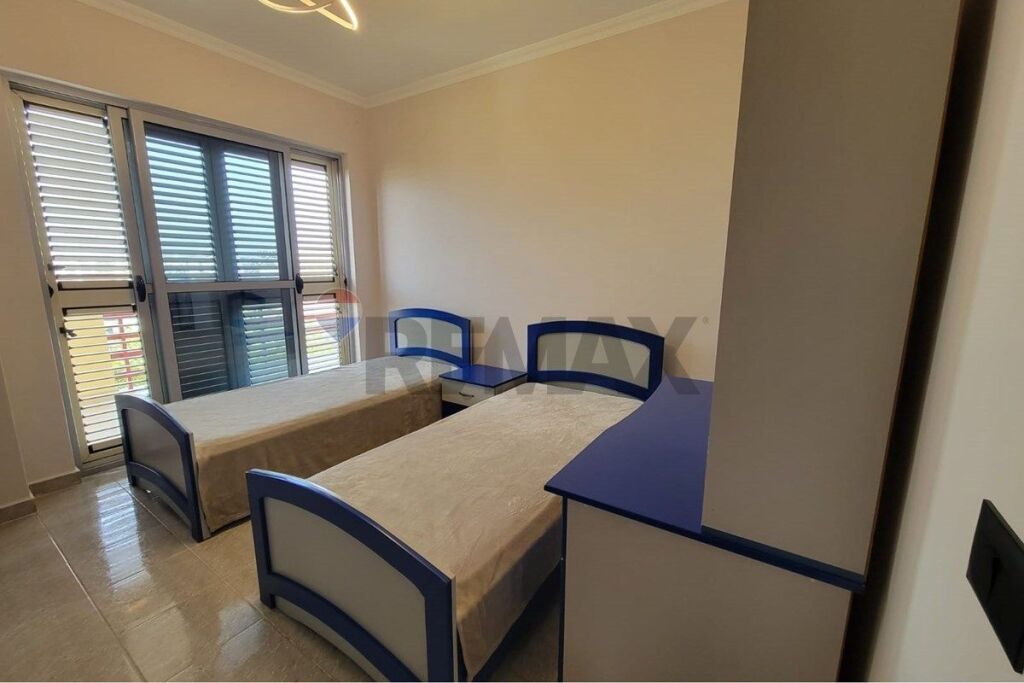 Apartament 3+1+2 per shitje prane Kristal Center
