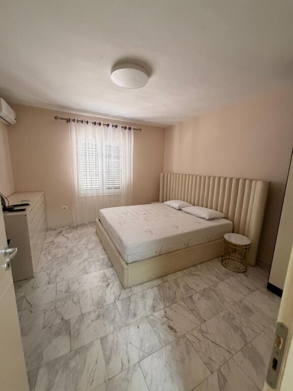 Qera | Apartament 2 + 1 + Parkim | Rruga Dritan Hoxha | 900 €/muaj