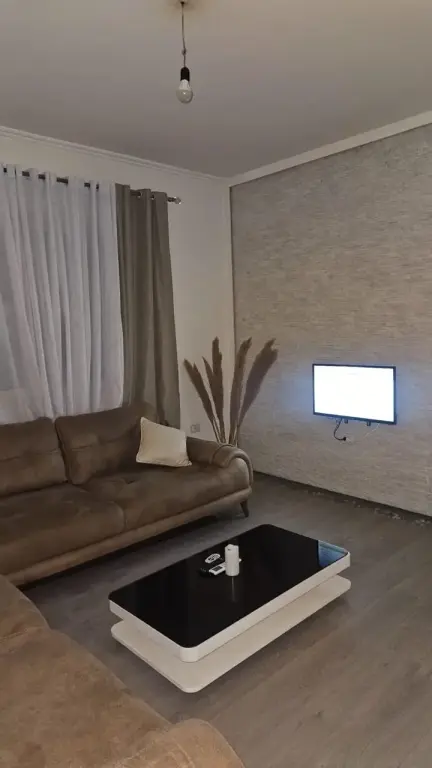 Apartament 1+1 per qera Rruga e Kavajes !