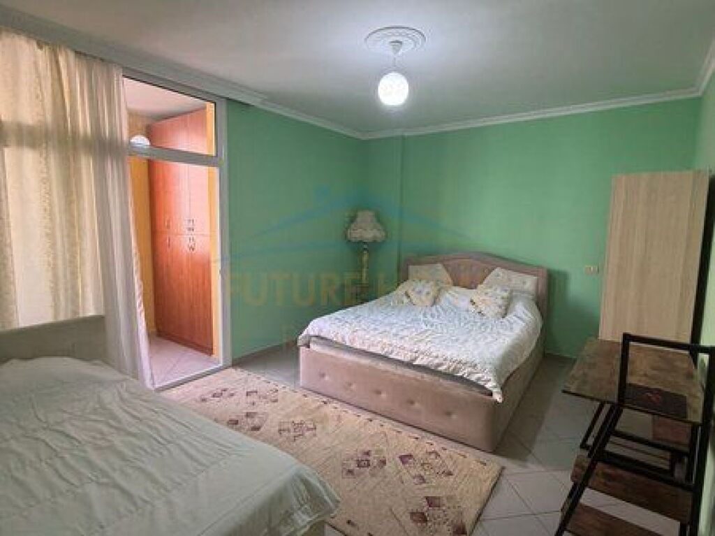 Shitet, Apartament 2+1+2, Komuna e Parisit, Tiranë