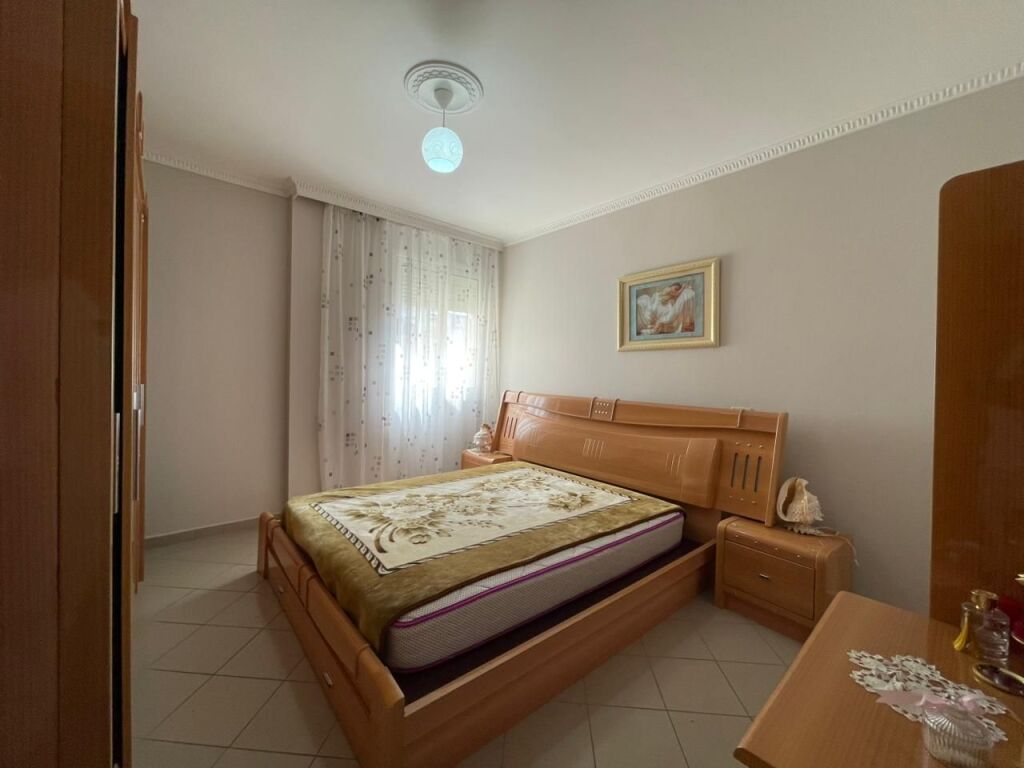 Apartament 2+1 per shitje tek Komuna e Parisit.