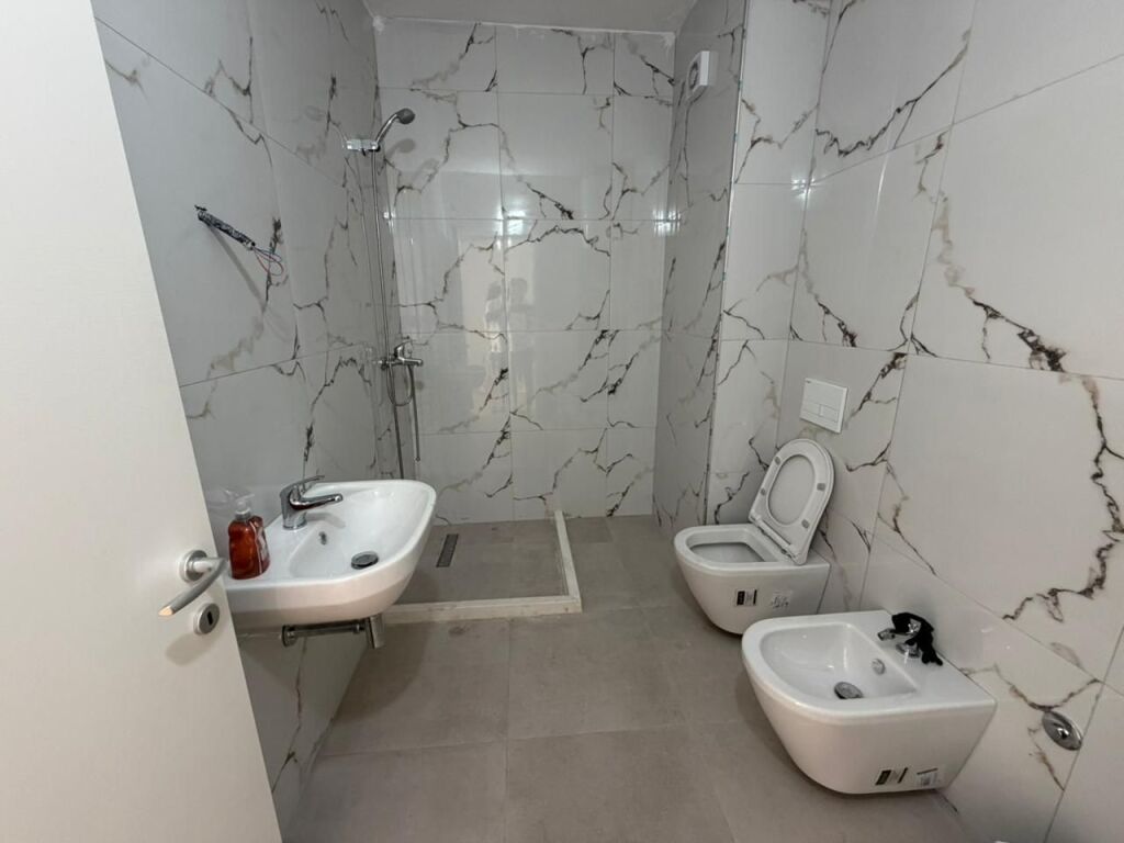 Apartament 1+1 per qira tek Farmacia 10.