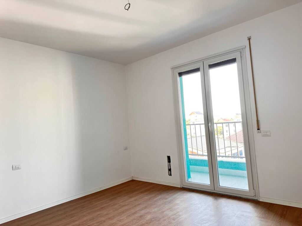 Shitet apartament 1+1 tek Rezidenca Color Splash , Paskuqan .