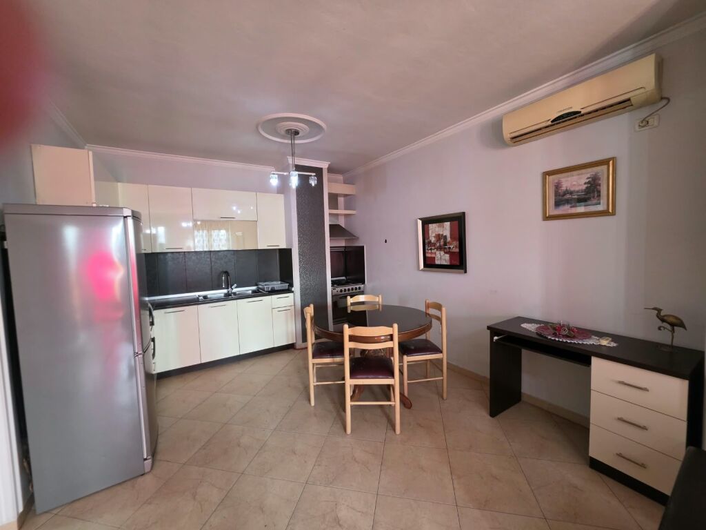 🏡 Appartamento 1+1 in affitto  📍 Don Bosko, vicino alla Chiesa💰 Prezzo: 50.000 Lek/mese (trattabile)