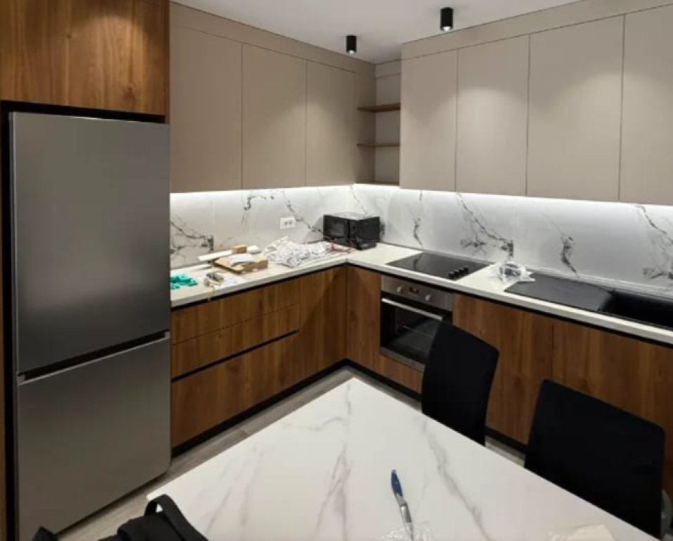 Jepet apartament 1+1+Ballkon me qira tek Kompleksi E-88 , Laprake , Rruga Dritan Hoxha , ish Dogana , Zogu i Zi .