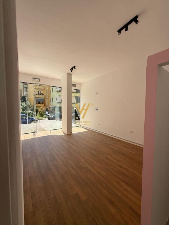 JEPET DYQAN 100 M2 ME QERA TE KODRA E DIELLIT 65.000 LEKE