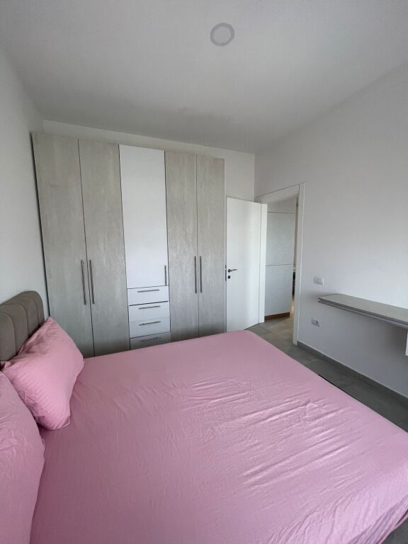 APARTAMENT 1+1 PER QERA PRANE PALLATIT ME SHIGJETA