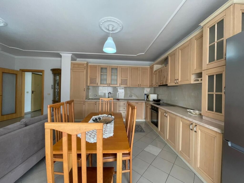 Apartament 2+1 per shitje tek Komuna e Parisit.