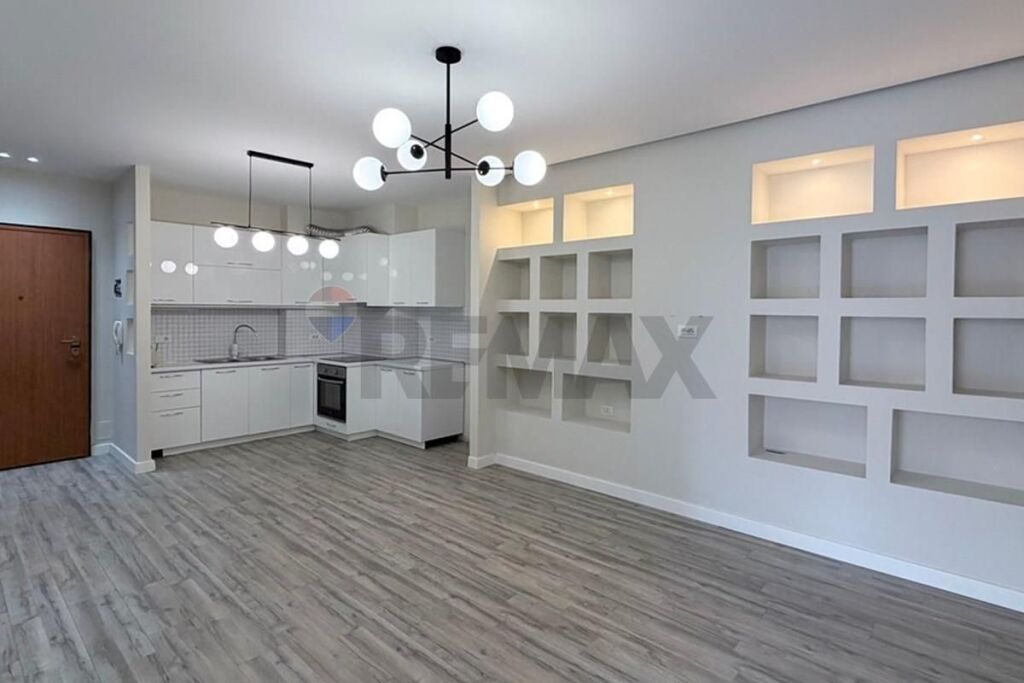 Apartment 1+1 for sale at Rruga e Barrikadave, Qender