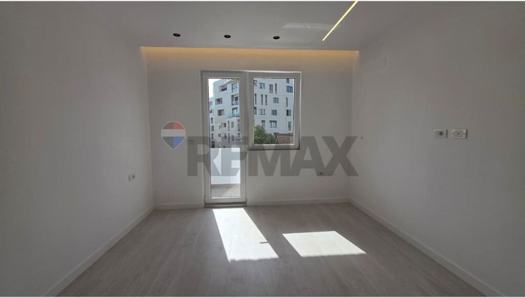 Apartament per shitje, Myslym Shyr