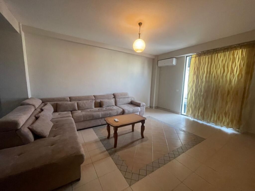21-Dhjetori, affittasi appartamento 2+1 completamente arredato.