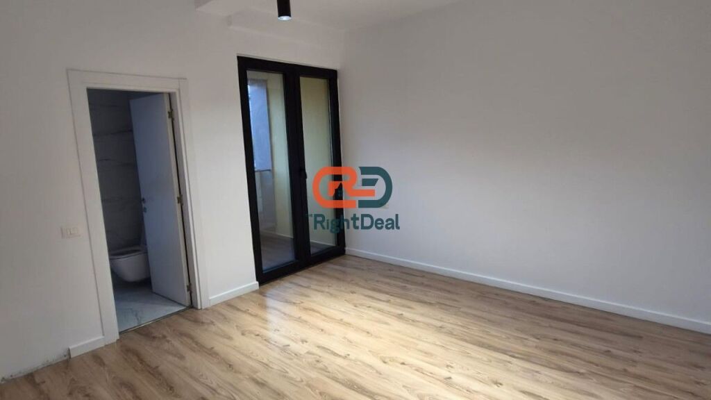 In Square 21 Complex, Space for Rent, Ideal for Offices or Clinics !!!